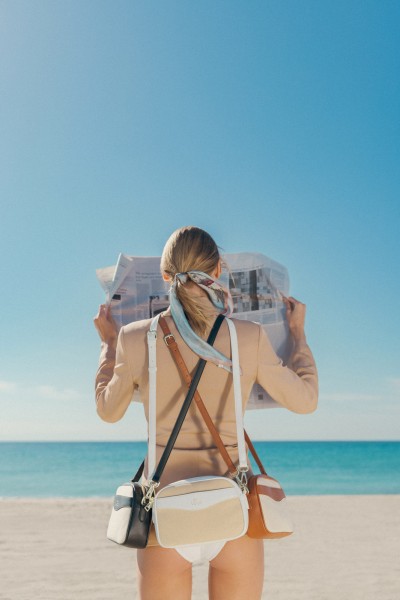 Καλοκαιρινή φωτογράφιση μόδας για τσάντες | Veta Accessories